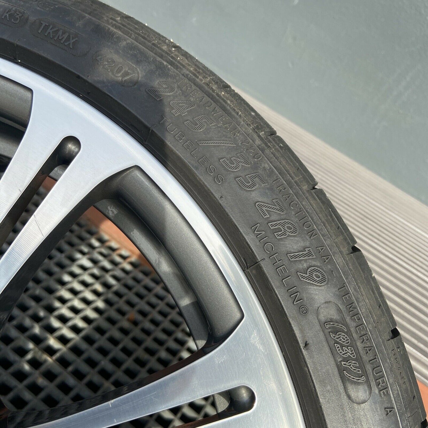 1x BMW E92 E93 E90 M3 M220 ALUFELGE 245 35 ZR19 93Y MICHELIN 8.5J 2283555 IS29