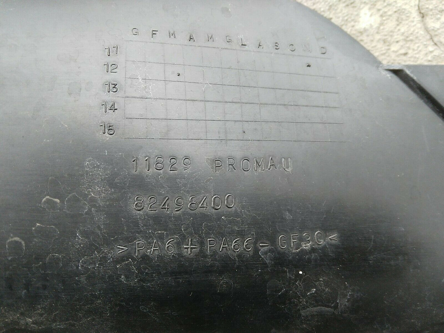 Original Ferrari Luftauslasskanal vorne links Kotflügel Luftkanal 84243700