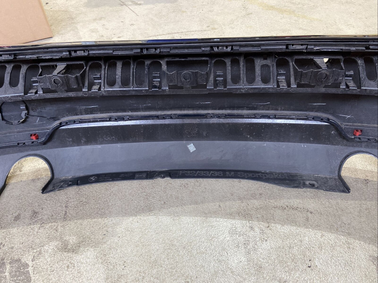 BMW F32 F33 F36 M PAKET Stoßstange mit Diffusor PDC hinten 3x Aufnahme 8054564