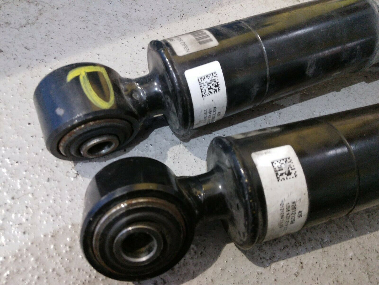 2x Ferrari 458 Italia F142 Spider Stoßdämpfer hinten shock Absorber rear 255864