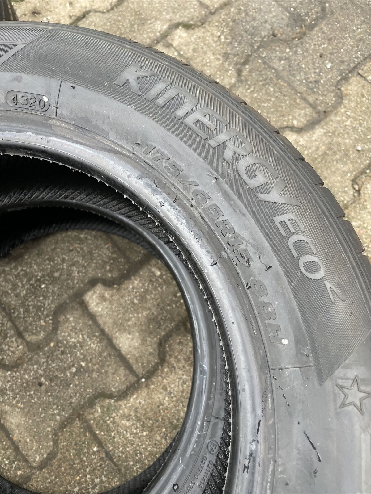 4x NEUWERTIGE HANKOOK KINERGY ECO2 Sommerreifen 175 65 R16 88H DOT4320