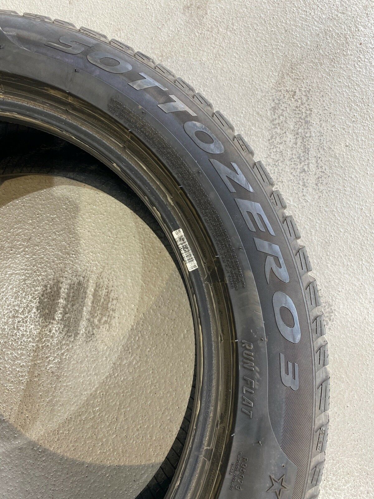 1x BMW 245 50 R19 105V RSC RUNFLAT Winterreifen PIRELLI SOTTOZERO 3 DOT5017