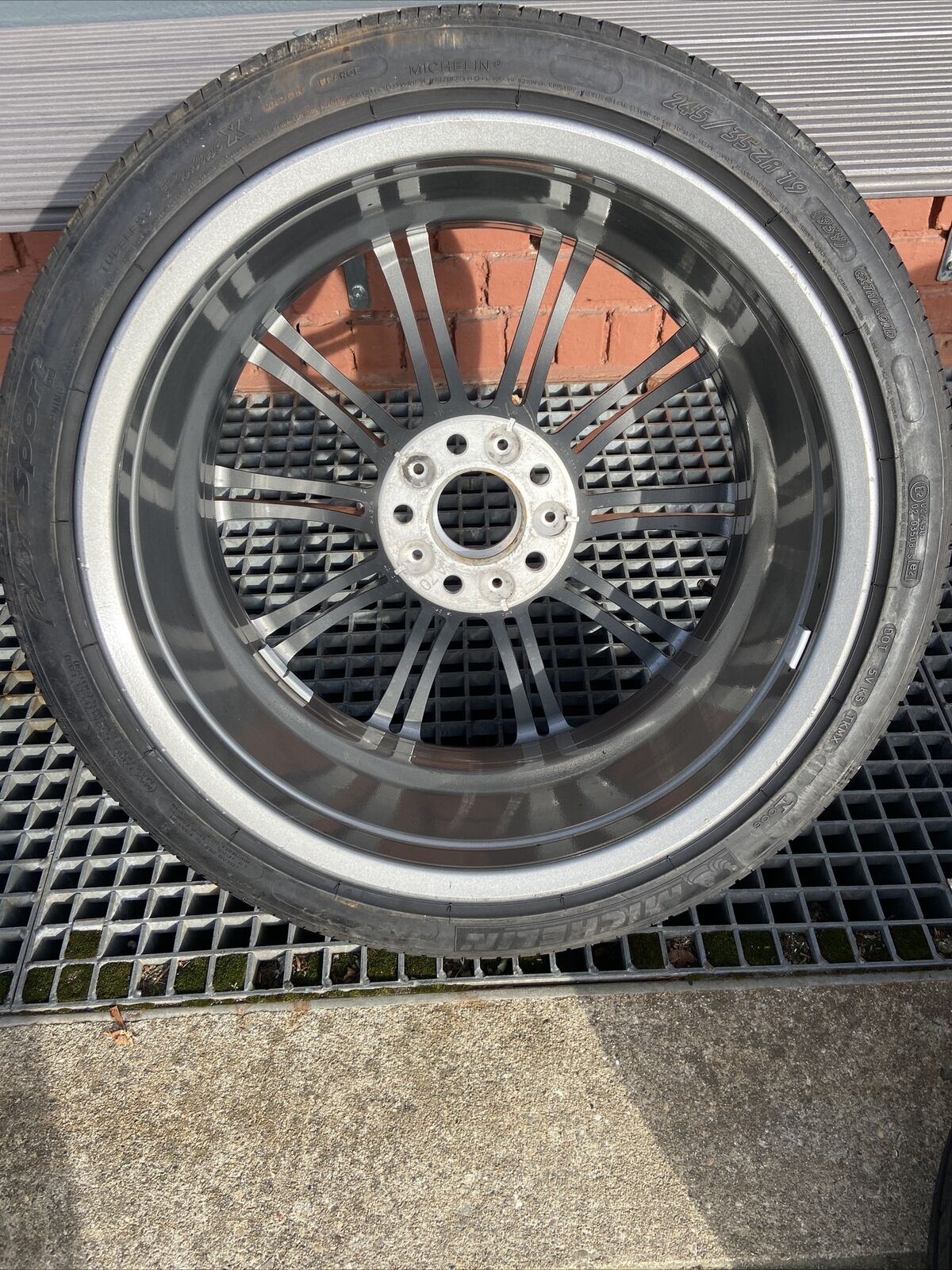 1x BMW E92 E93 E90 M3 M220 ALUFELGE 245 35 ZR19 93Y MICHELIN 8.5J 2283555 IS29