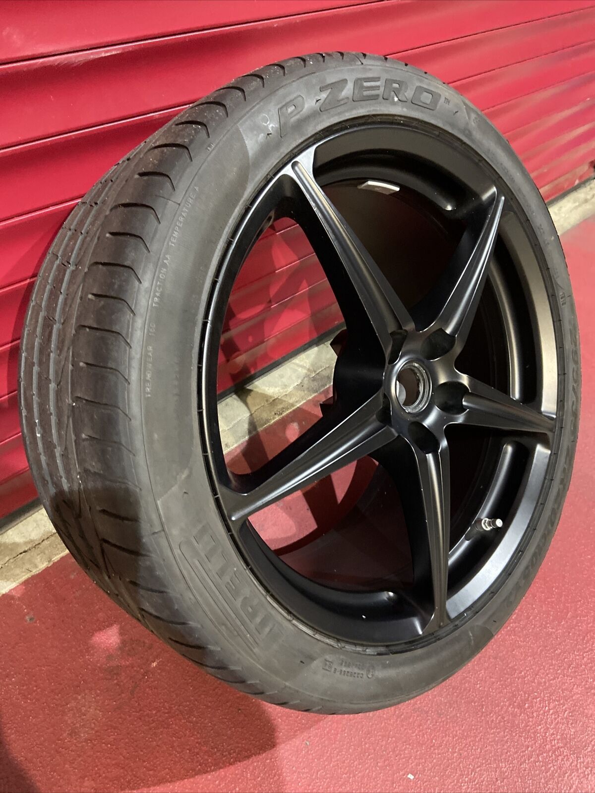 1x FERRARI 458 Alufelge DIAMOND 255226 HINTEN 295 35 ZR20 105Y Pirelli P ZERO