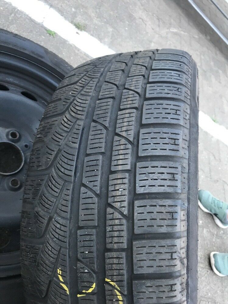 BMW X1 E84 PIRELLI SOTTOZERO 225 50 R17 94H Winterreifen RSC RUNFLAT REIFEN