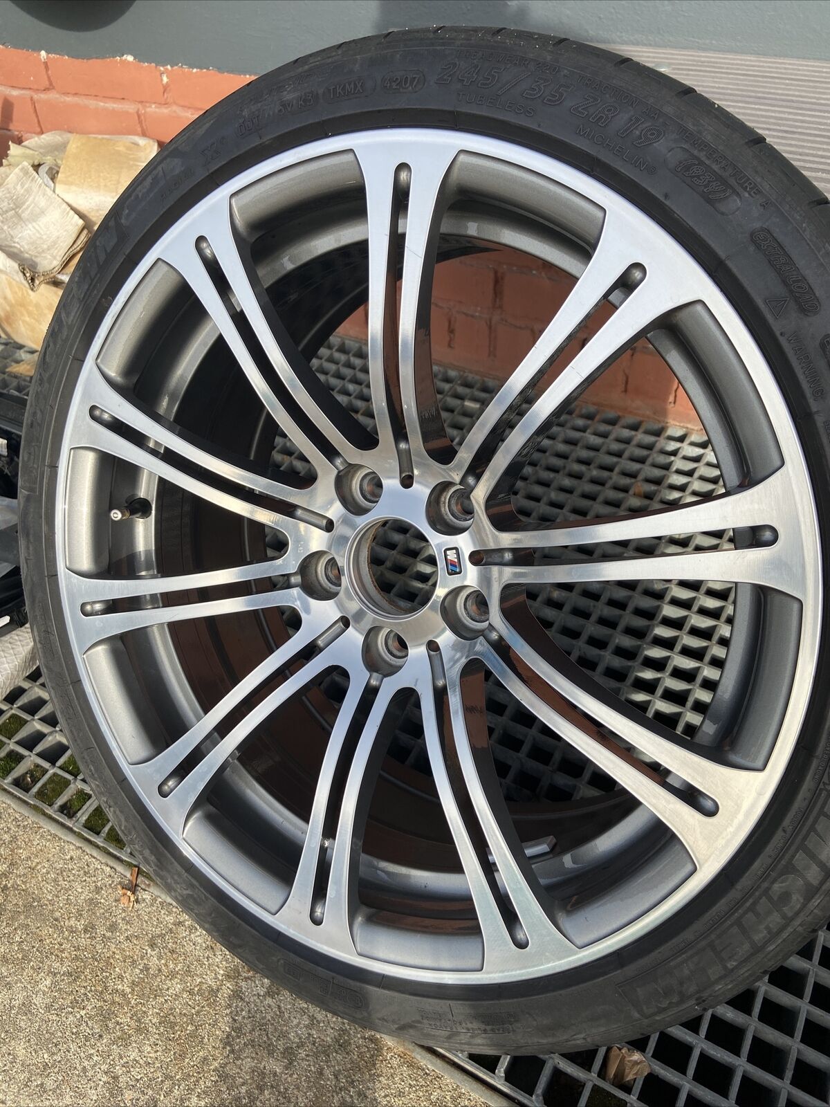 1x BMW E92 E93 E90 M3 M220 ALUFELGE 245 35 ZR19 93Y MICHELIN 8.5J 2283555 IS29