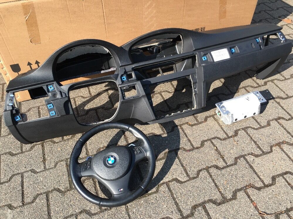 BMW E90 E91 E92 E93 ARMATURENBRETT NAVI AUSSP SCHWARZ 9120325 oh. GETRÄNKEHALTER