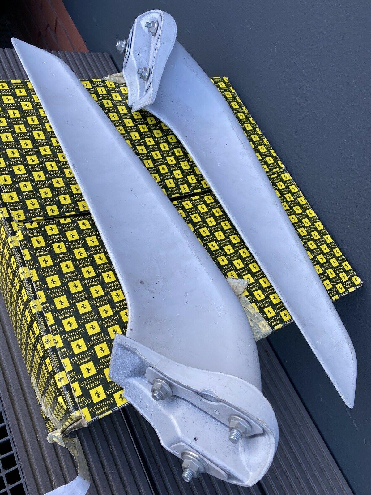 ORIG. PAAR FERRARI 458 ITALIA SPOILER FLAPS f Stoßstange VORNE 81761910 NEUTEIL