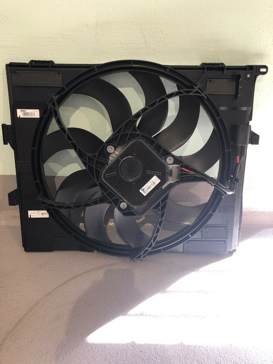 BMW F30 F31 LCI FACEL. F32 F33 F36 BENZIN Lüfterzarge Lüfter Ventilator 8625439