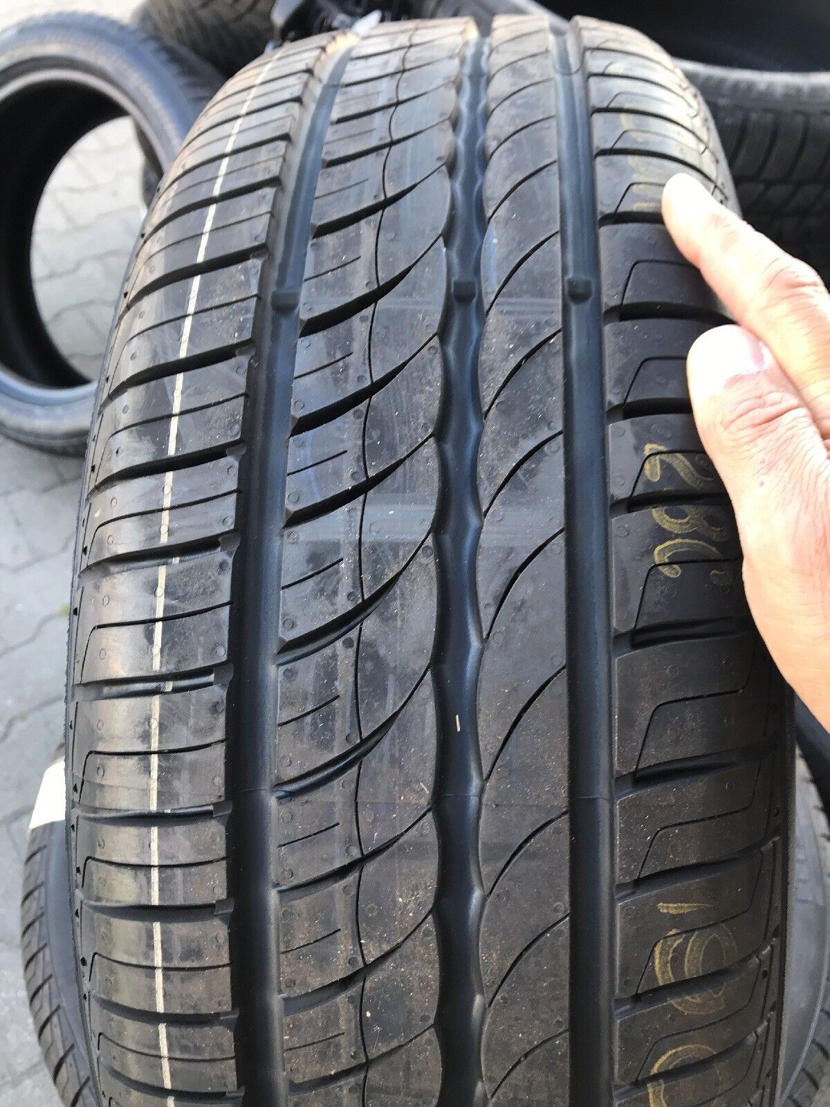 4x NEUE BMW MINI Sommerreifen PIRELLI CINTURATO P1 RSC RUNFLAT 195 55 R16 87W