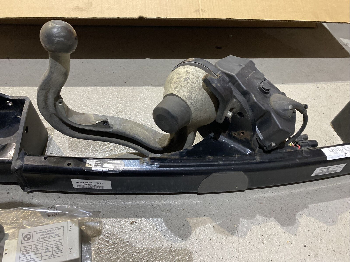 BMW E90 E91 ANHÄNGERKUPPLUNG elektr. 6791155 QUERTRÄGER mit Steuergerät 6857227