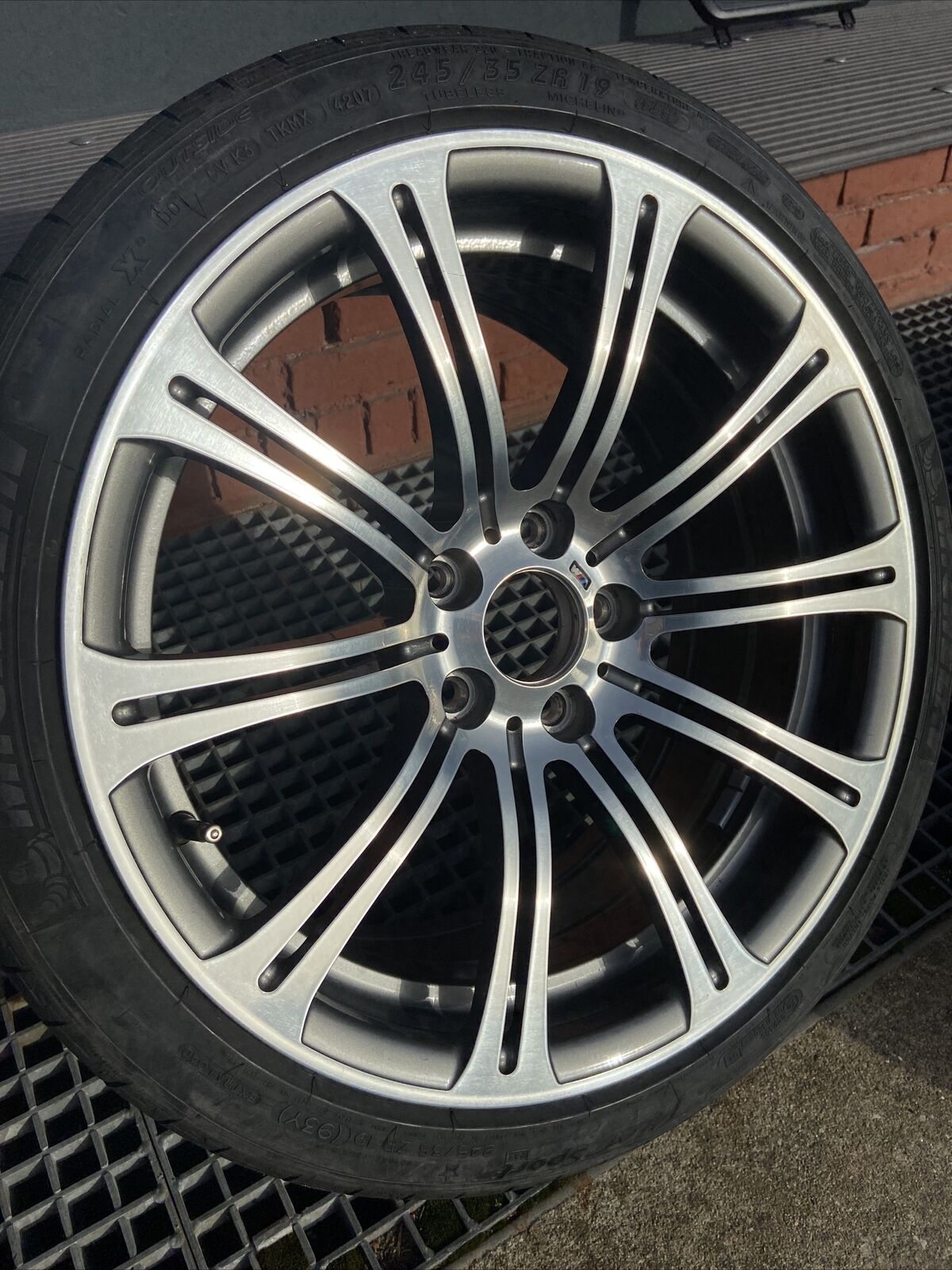 1x BMW E92 E93 E90 M3 M220 ALUFELGE 245 35 ZR19 93Y MICHELIN 8.5J 2283555 IS29