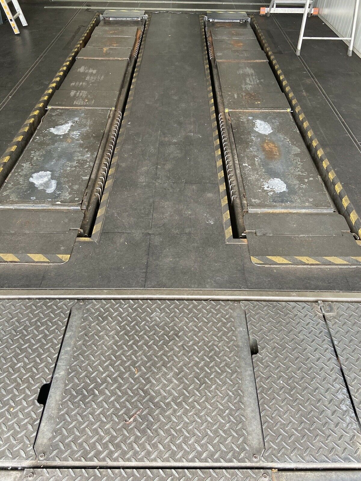 NUSSBAUM ACHSVERMESSUNGSBÜHNE & BREMSENPRÜFSTAND UNILIFT 3500 NT PLUS / NTS 520
