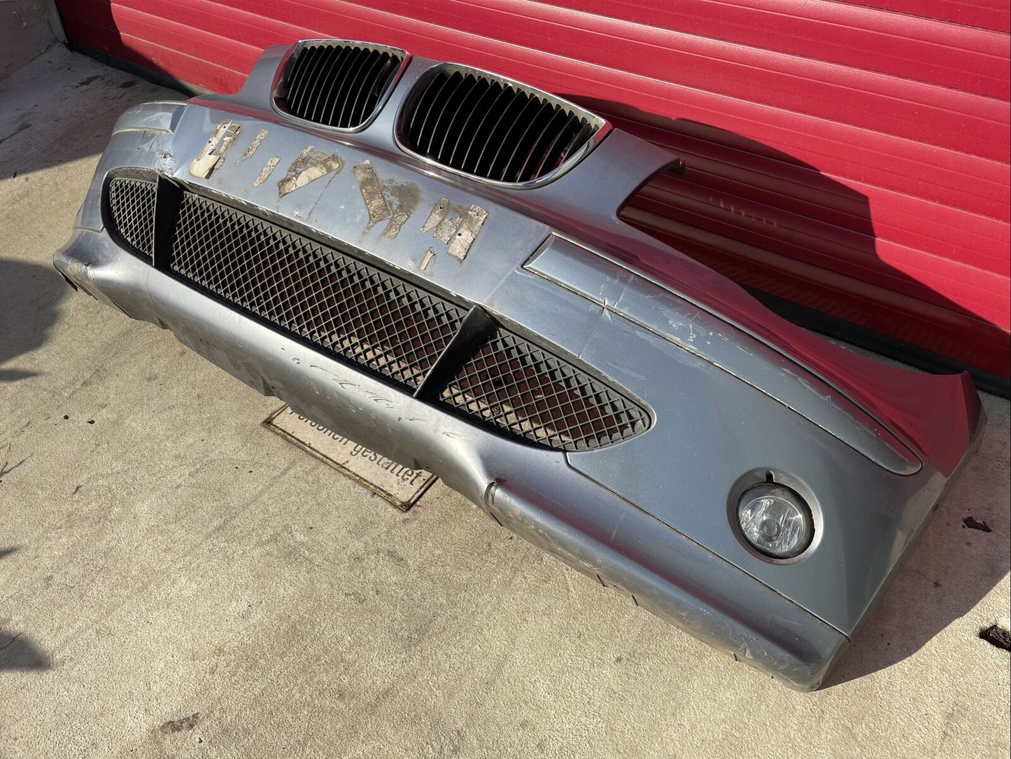 BMW E87 E81 Stoßstange VORNE mit GITTER NEBELSCHEINWERFER ZIERGITTER LEISTE