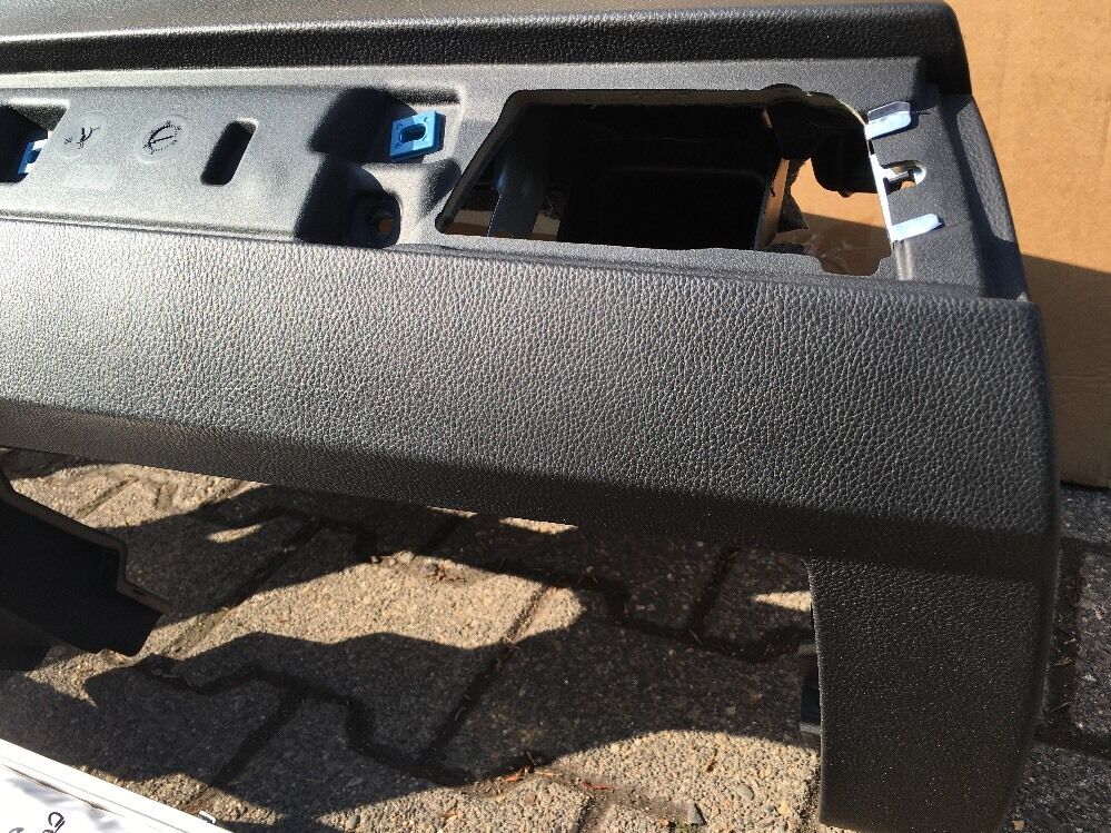 BMW E90 E91 E92 E93 ARMATURENBRETT NAVI AUSSP SCHWARZ 9120325 oh. GETRÄNKEHALTER