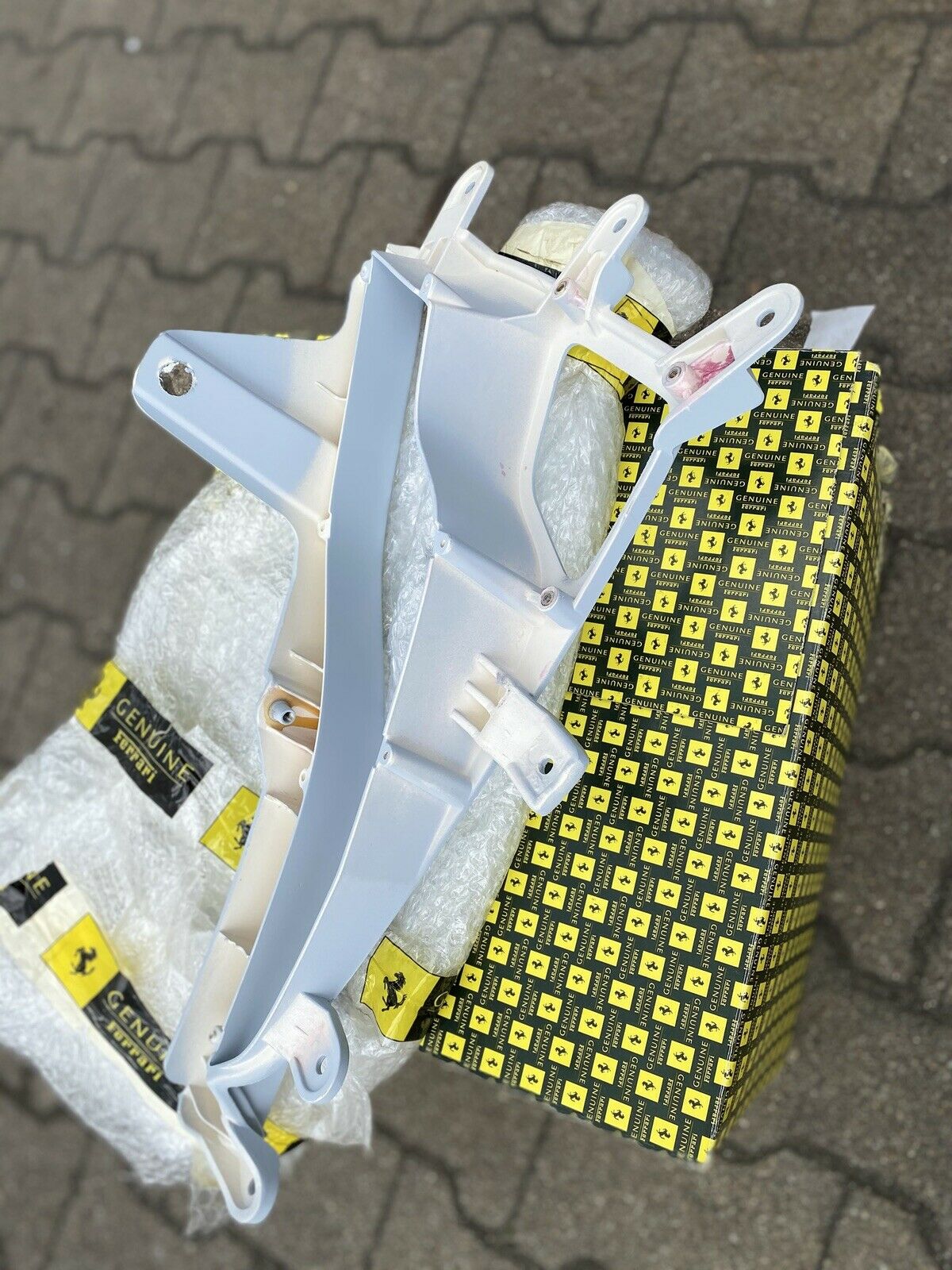 ORIG. FERRARI 458 ITALIA LUFTEINLASS Stoßstange 81899310 NEUTEIL RH AIR INTAKE