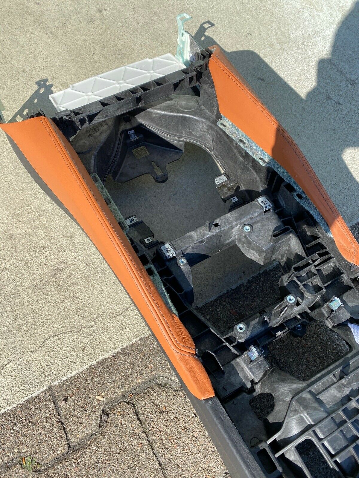 BMW G30 G31 F90 M5 MITTELKONSOLE LEDER Schwarz Aragonbraun Mittelkonsole