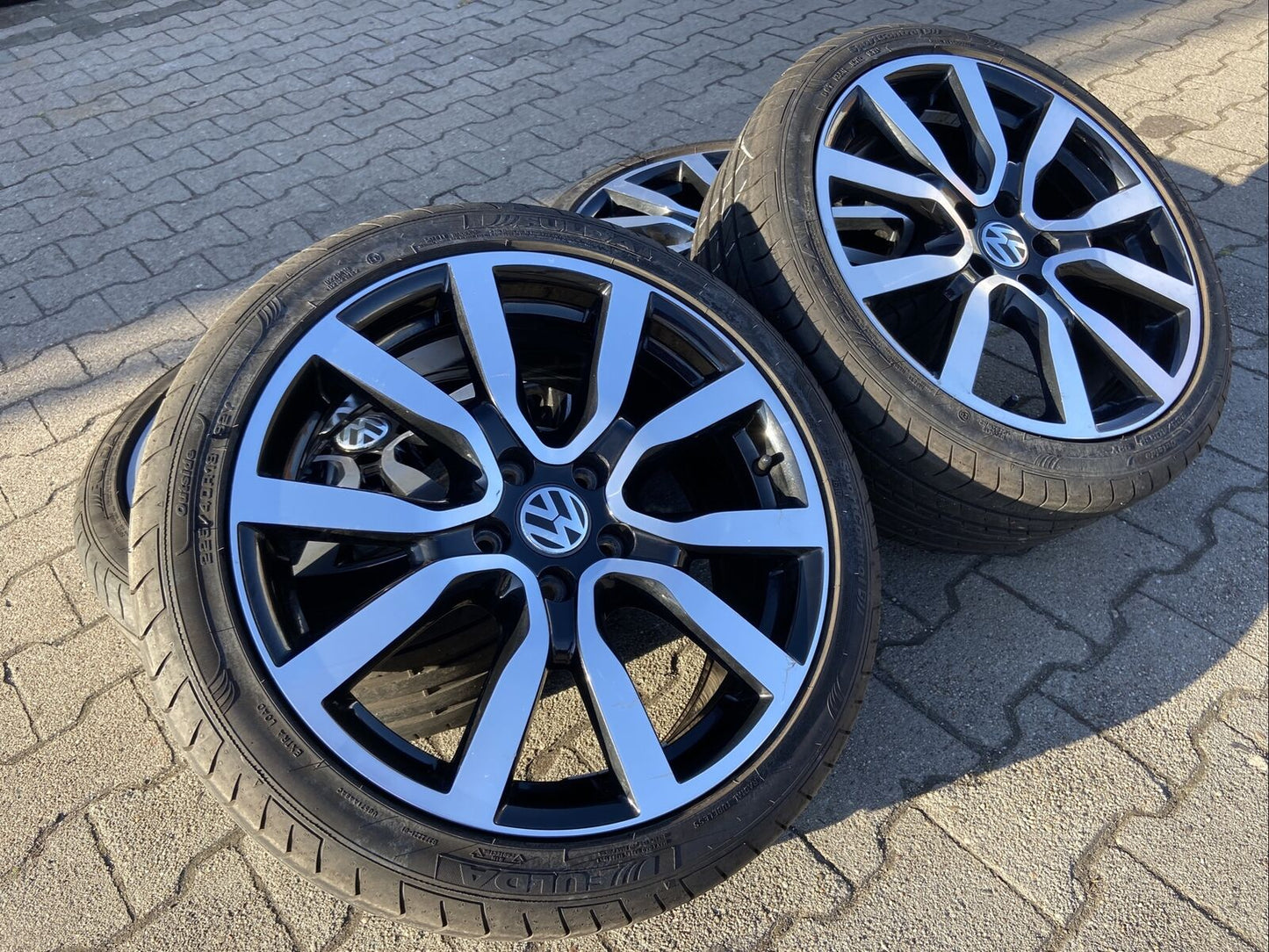 VW GOLF 6+7 GTI SERRON Alufelgen FULDA Sommerreifen 225 40 R18 92Y 5K0601025 AC