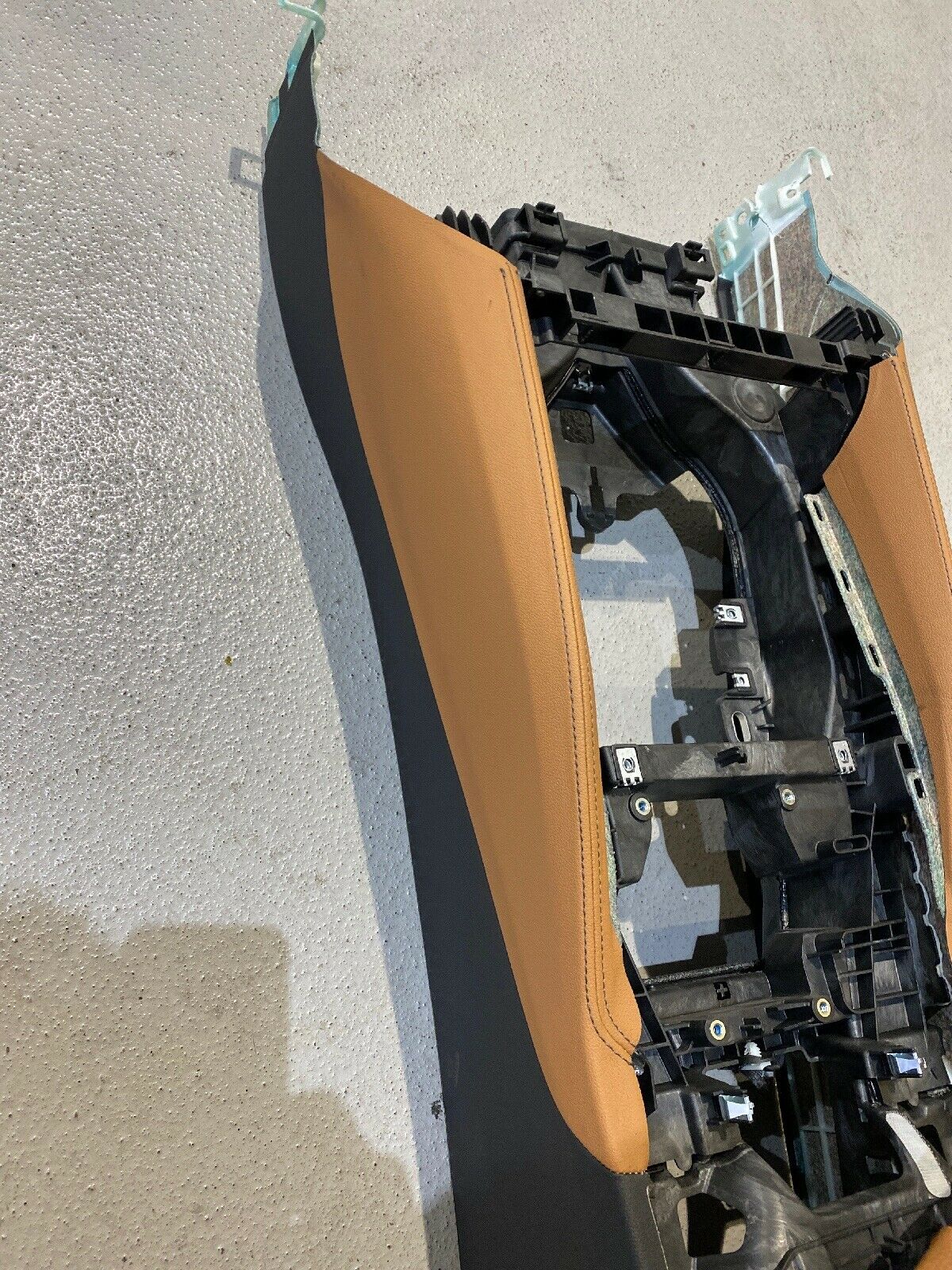 BMW G30 G31 F90 M5 MITTELARMLEHNE LEDER Cognac Mittelkonsole 2 Zonig