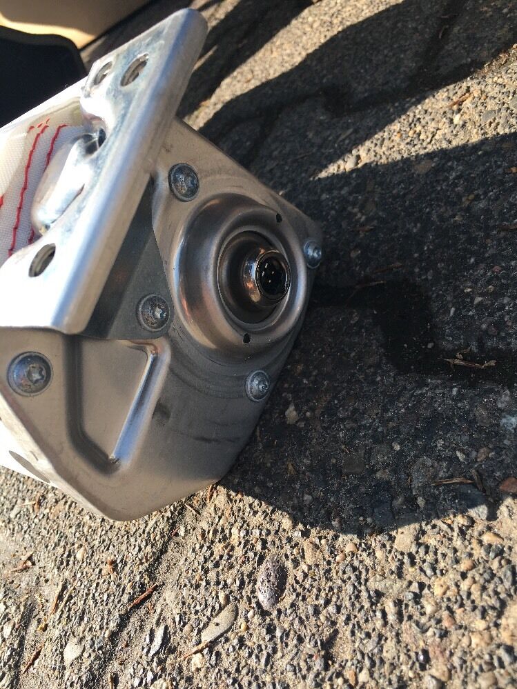 BMW E90 E91 E92 E93 ARMATURENBRETT NAVI AUSSP SCHWARZ 9120325 oh. GETRÄNKEHALTER