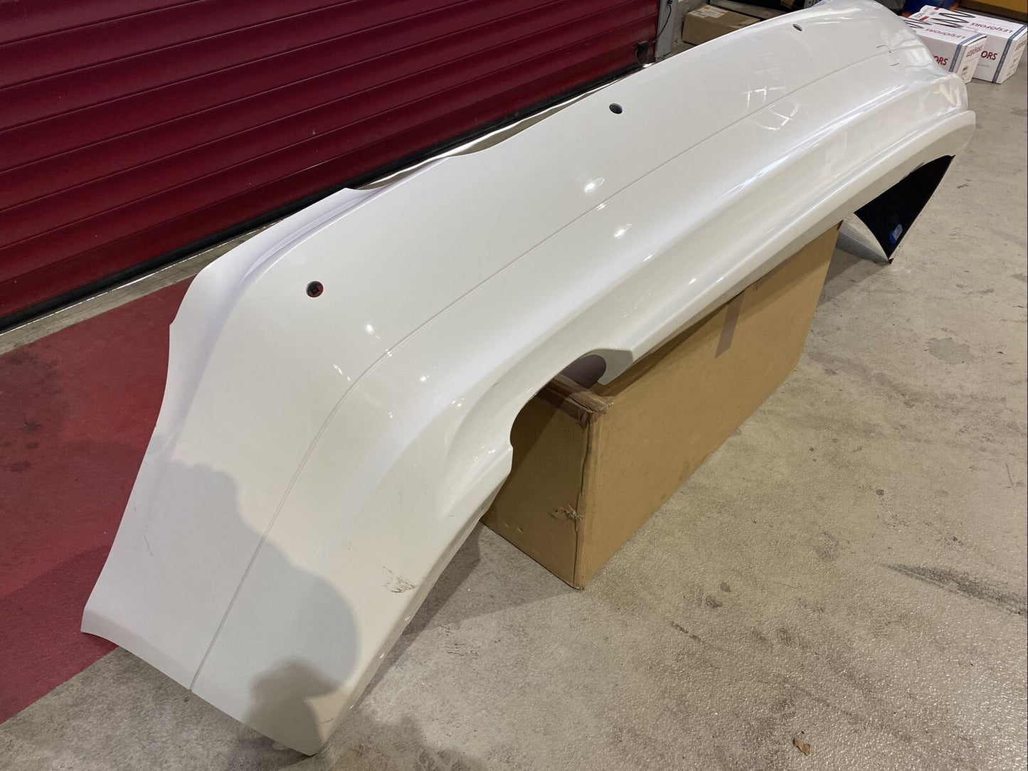 ORIGINAL BMW E90 LCI Facelift Limousine Stoßstange PDC Löcher Alpinweiss