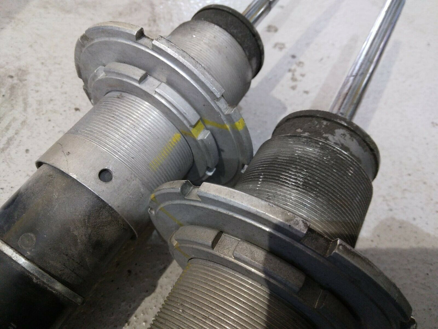 2x Ferrari 458 Italia F142 Spider Stoßdämpfer hinten shock Absorber rear 255864