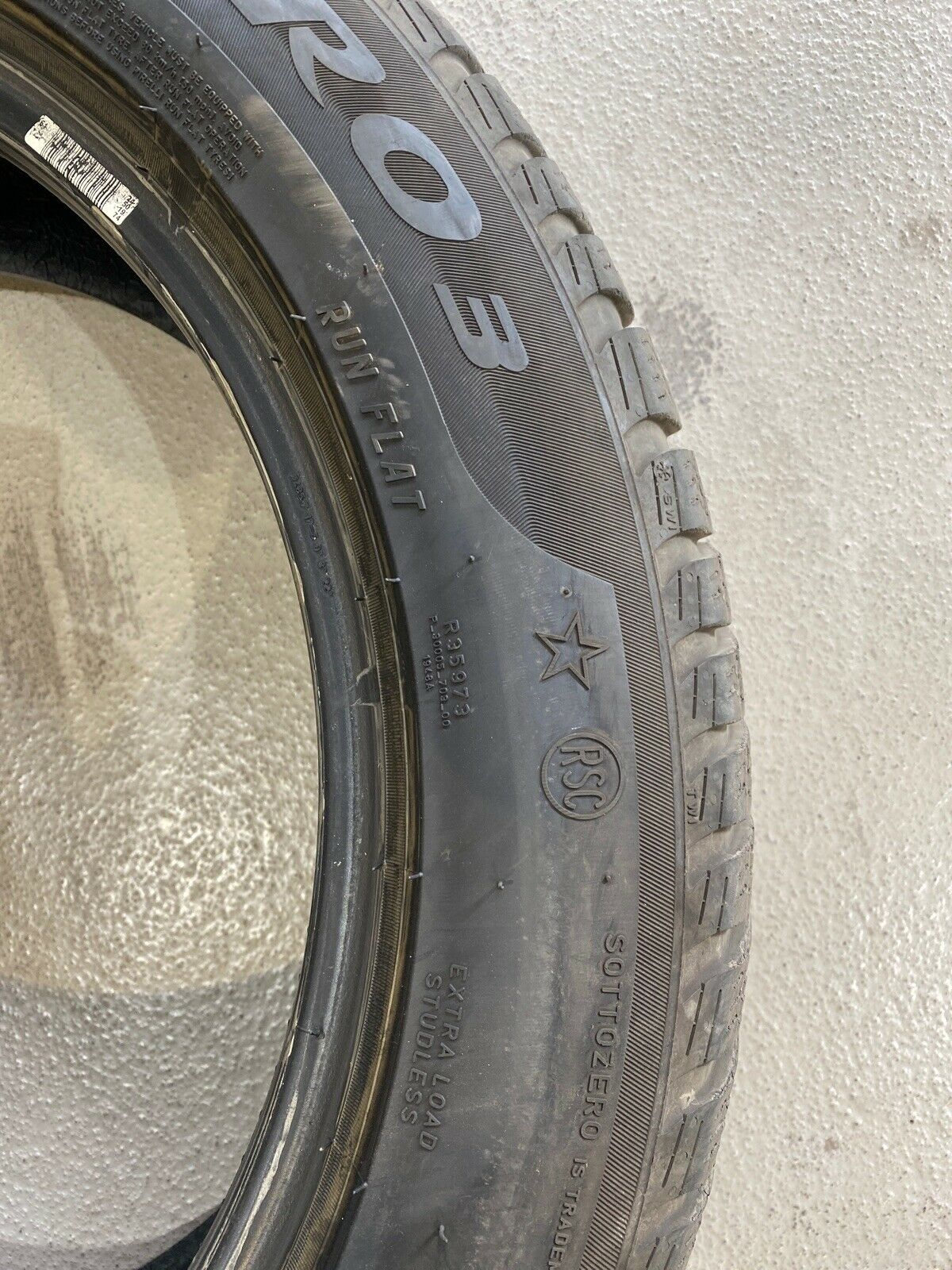 1x BMW 245 50 R19 105V RSC RUNFLAT Winterreifen PIRELLI SOTTOZERO 3 DOT5017