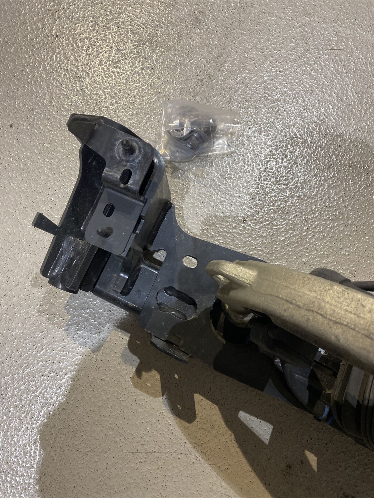 ORIG BMW G30 G31 ANHÄNGERKUPPLUNG elektrisch QUERTRÄGER Verstärkung 6888468