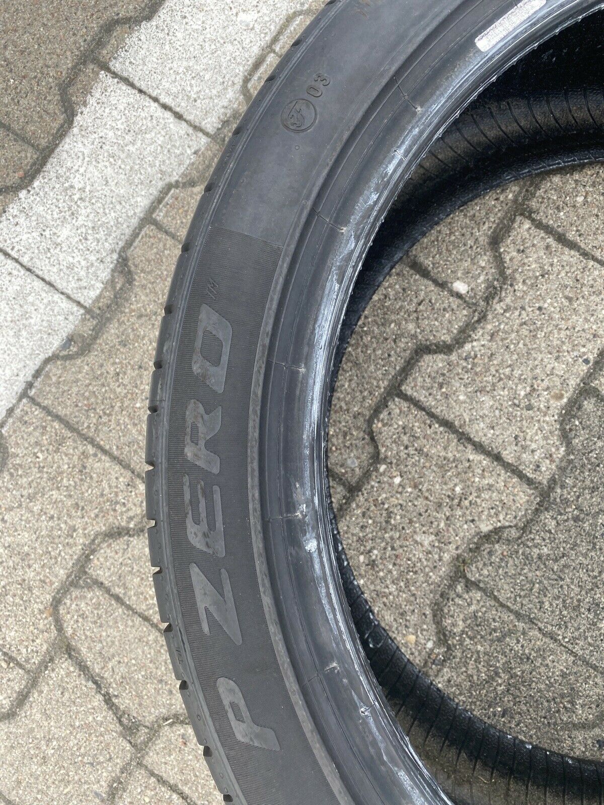 1x ASTON MARTIN SOMMERREIFEN HINTEN 285 35 ZR20 104Y F03 Pirelli P ZERO TM