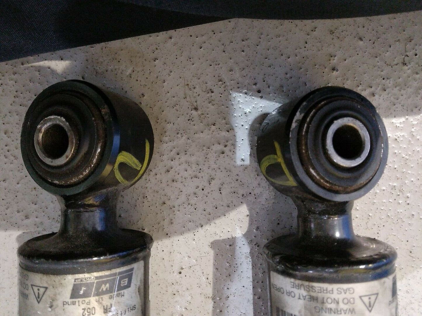2x Ferrari 458 Italia F142 Spider Stoßdämpfer hinten shock Absorber rear 255864