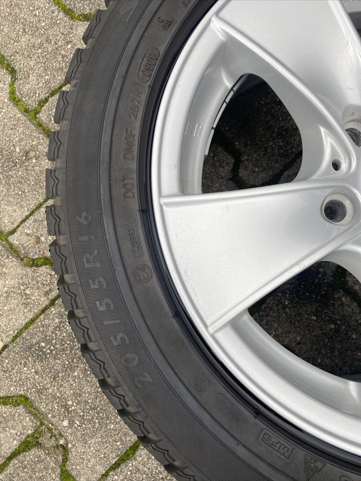 BMW E90 E91 E92 Alufelgen DUNLOP 205 55 R16 91H WINTERREIFEN RSC ALUTEC KBA47013