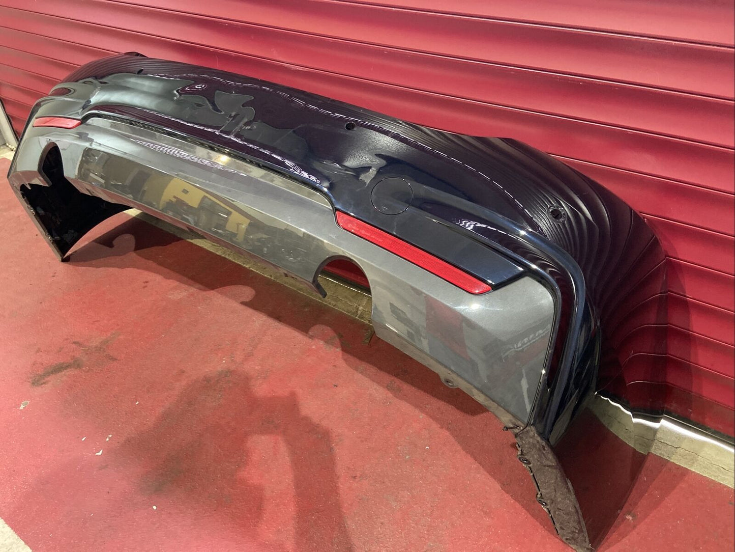 BMW F32 F33 F36 M PAKET Stoßstange mit Diffusor PDC hinten 3x Aufnahme 8054564