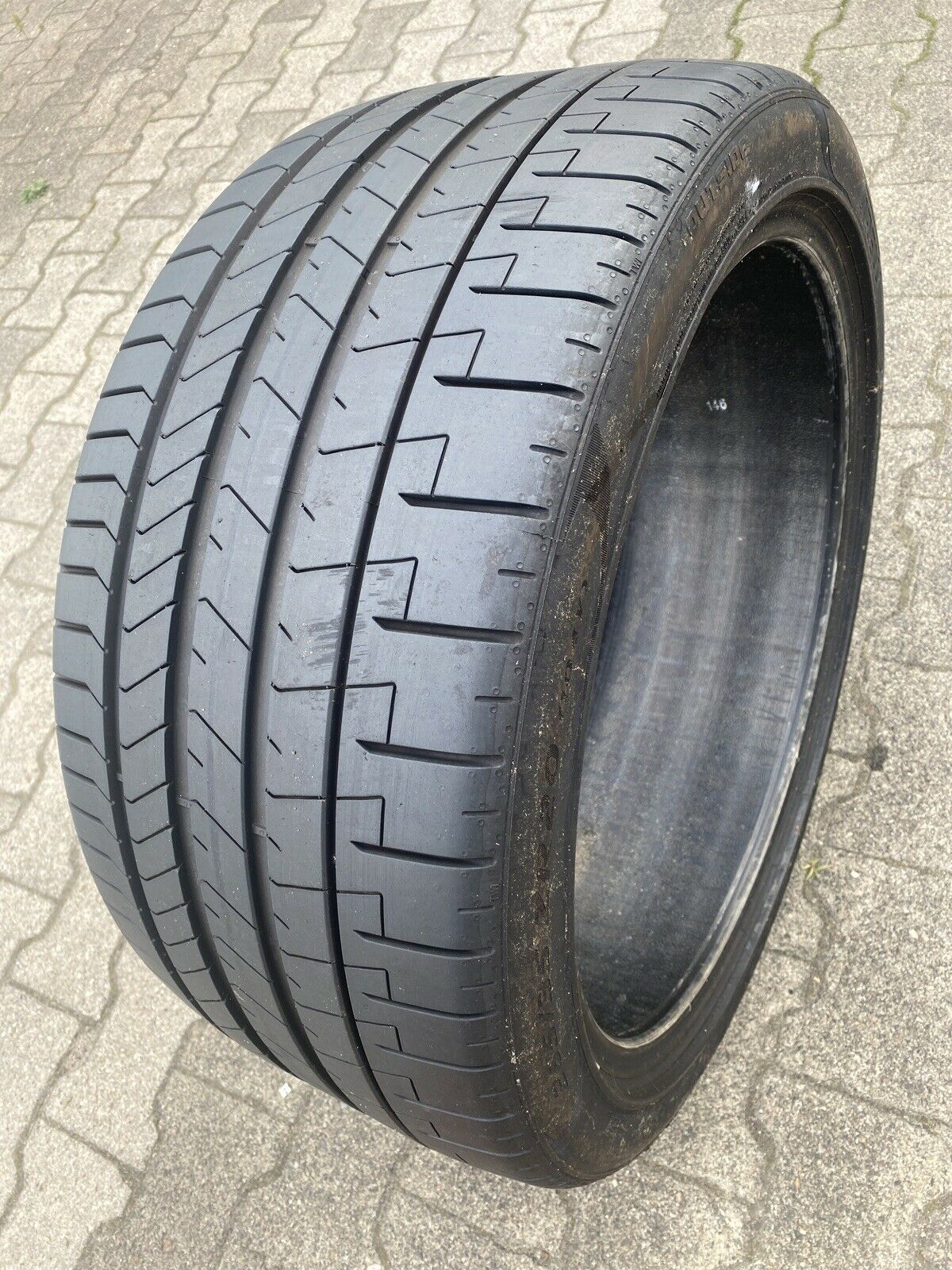 1x ASTON MARTIN SOMMERREIFEN HINTEN 285 35 ZR20 104Y F03 Pirelli P ZERO TM