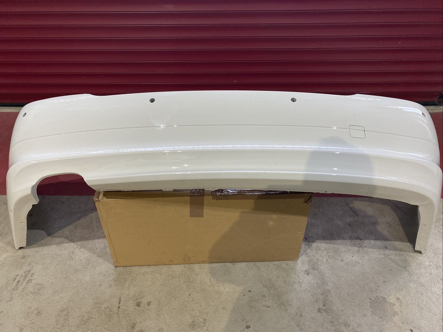 ORIGINAL BMW E90 LCI Facelift Limousine Stoßstange PDC Löcher Alpinweiss