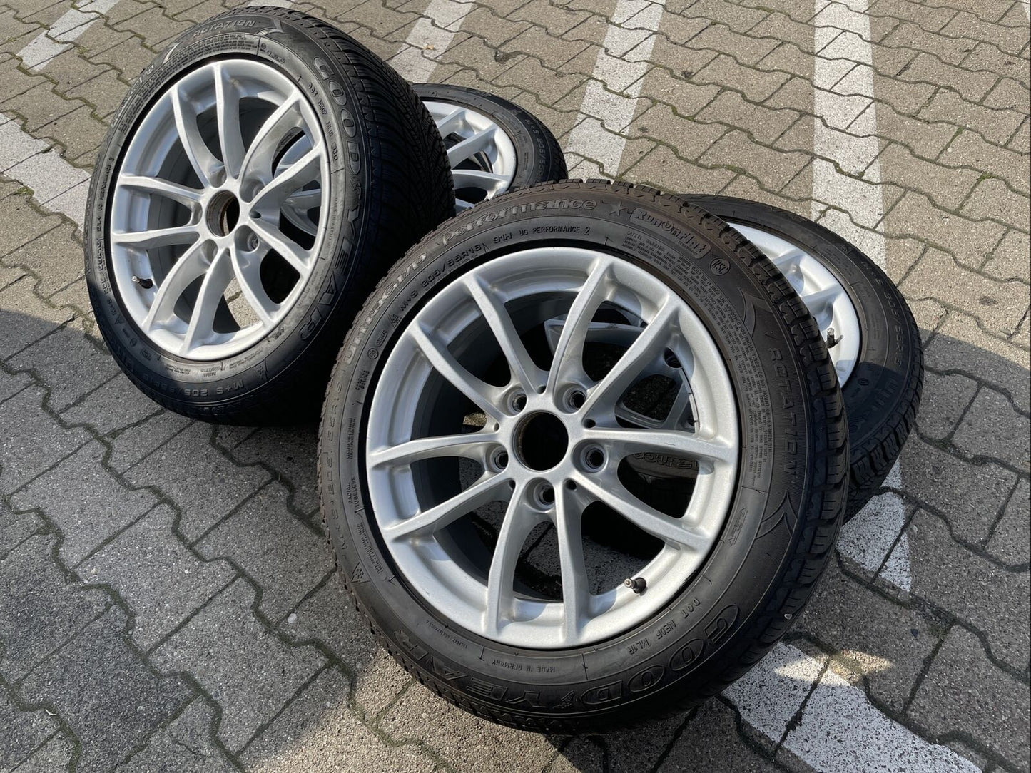 BMW F20 F21 F22 V Speiche 378 ALUFELGEN 205 55 R16 91H Winterreifen RSC 6796202
