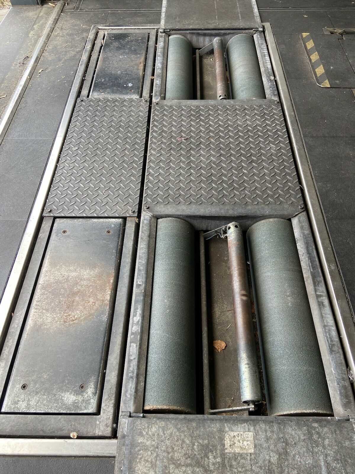 NUSSBAUM ACHSVERMESSUNGSBÜHNE & BREMSENPRÜFSTAND UNILIFT 3500 NT PLUS / NTS 520