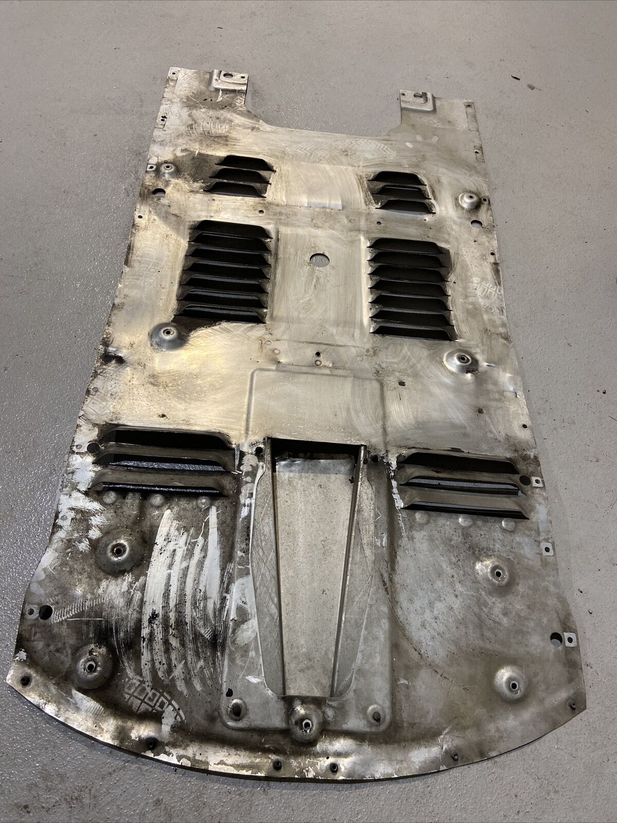 ORIGINAL ASTON MARTIN DB9 Unterfahrschutz Abdeckung Unterbodenschutz BODENPLATTE