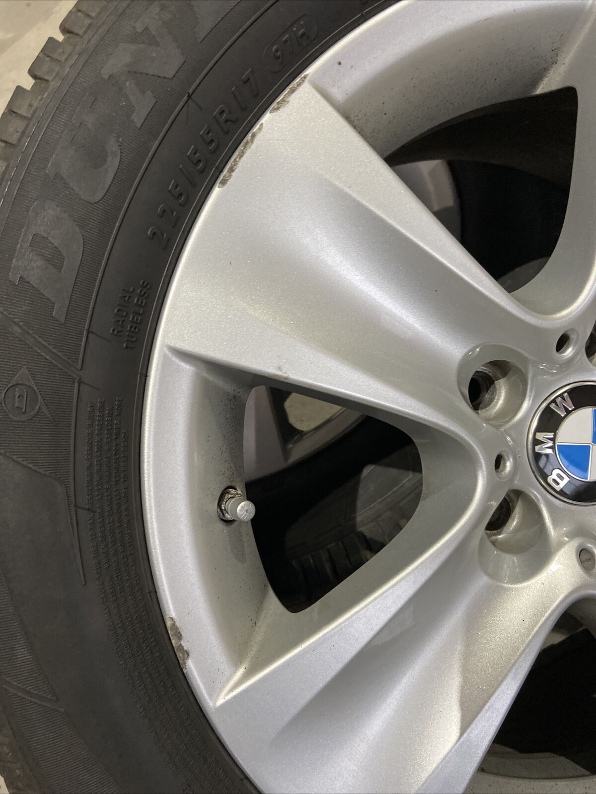 BMW F10 F11 Styling 327 Alufelgen WINTERREIFEN DUNLOP 225 55 R17 97H RSC 6790172