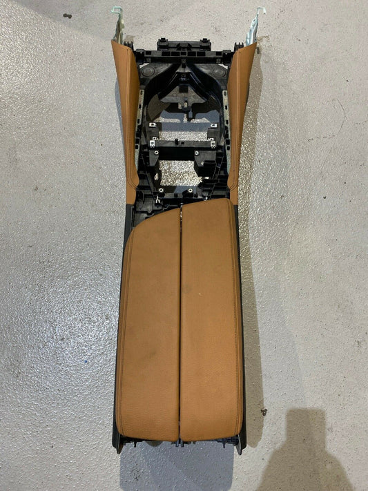 BMW G30 G31 F90 M5 MITTELARMLEHNE LEDER Cognac Mittelkonsole 2 Zonig