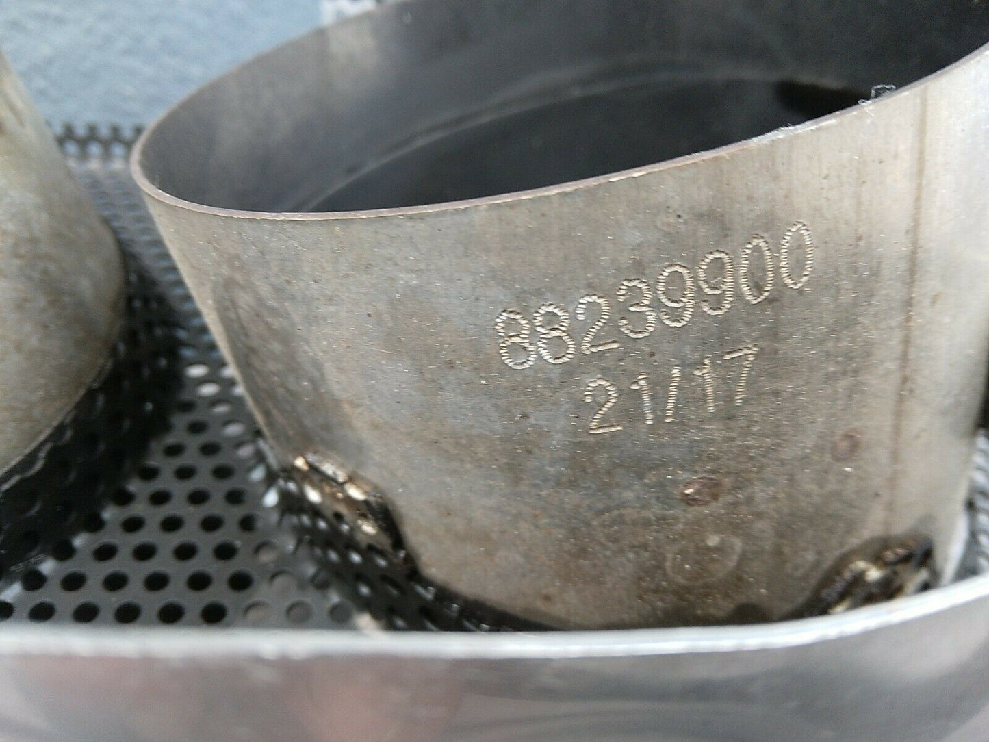 Original Ferrari California T links Auspuff Auspuff Gitter TAILPIPE 88239900