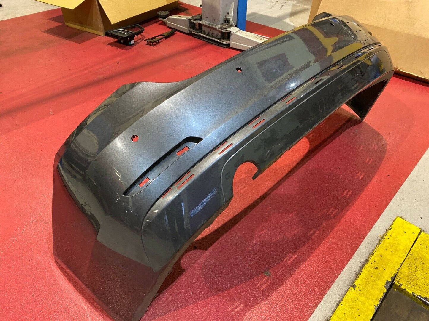 BMW F32 F33 F36 Stoßstange m PDC 4 Zylinder 1 Flutig Sport Lines Mineralgrau