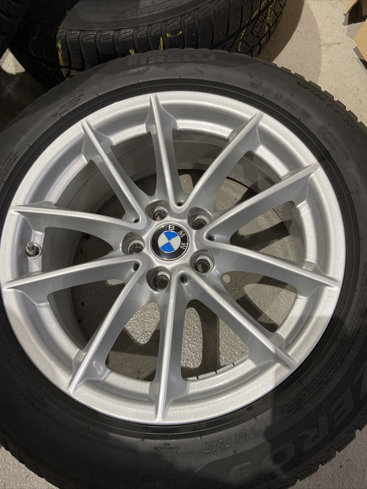 ORIGINAL BMW G30 G31 Styling 618 Alufelgen 6868217 WINTERREIFEN PIRELLI RSC RDCI