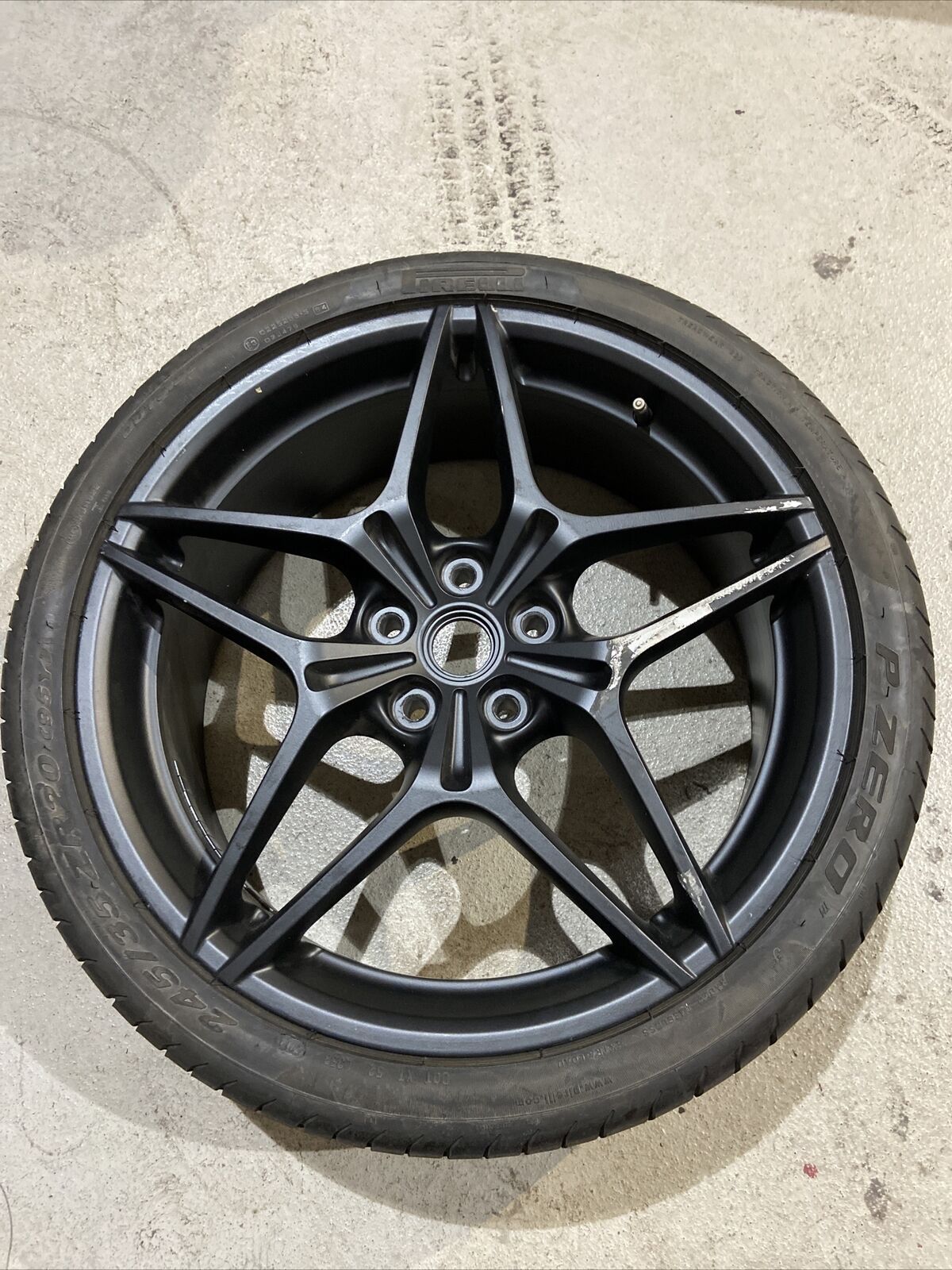 1x FERRARI CALIFORNIA T 8Jx 20 ALUFELGE 37623 B 37872 Schwarz 37874 245 35 ZR20