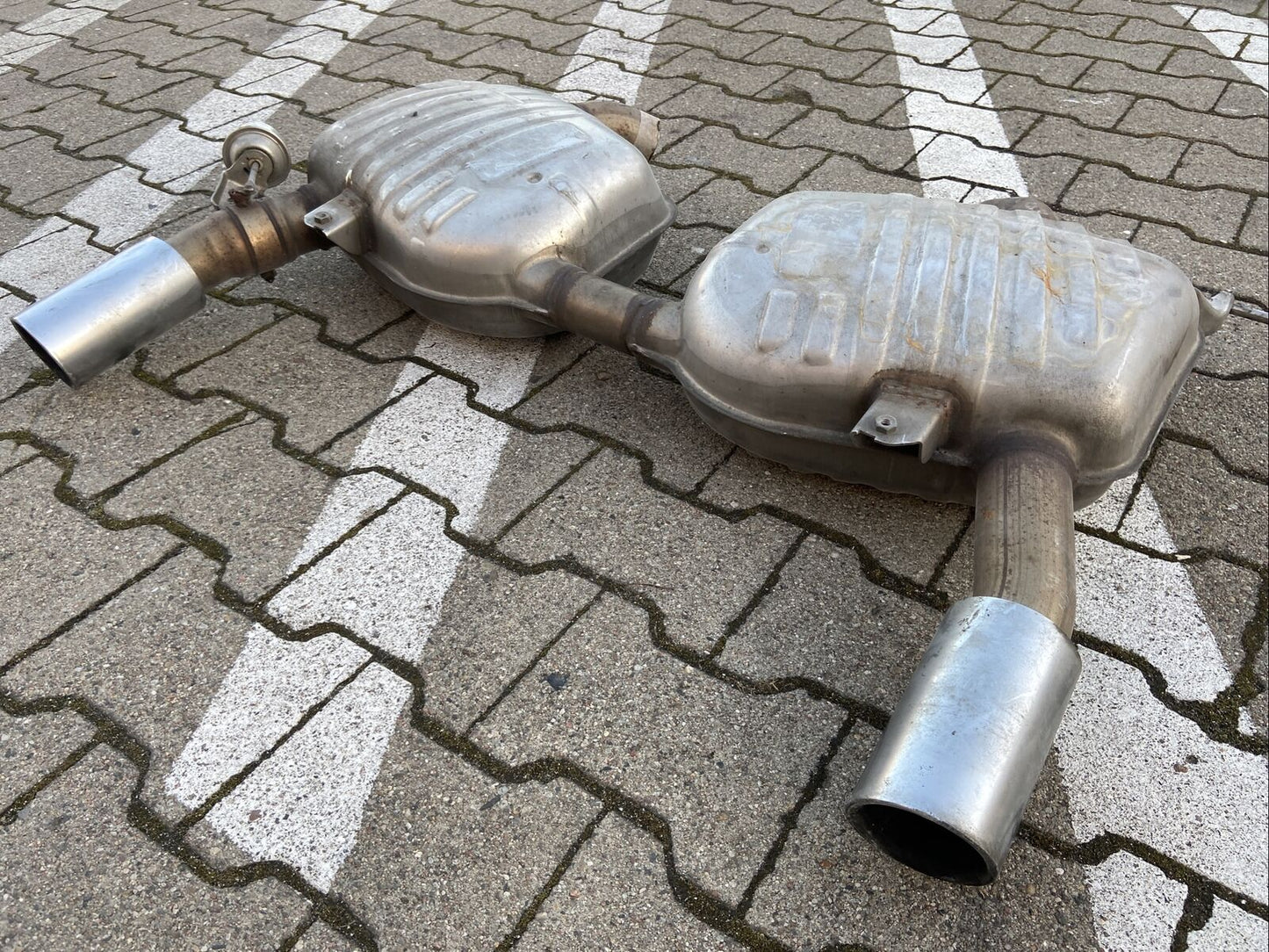 BMW E92 E93 KLAPPENAUSPUFF 335 Auspuff Endschalldämpfer Auspuffanlage 7594772